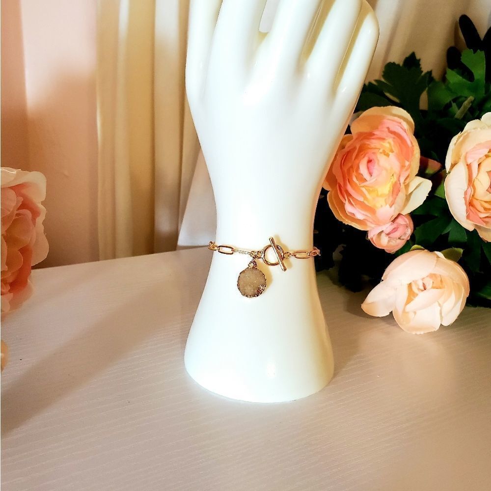 𝅺BEIGE Druzy Disk Pendant Toggle Bracelet
